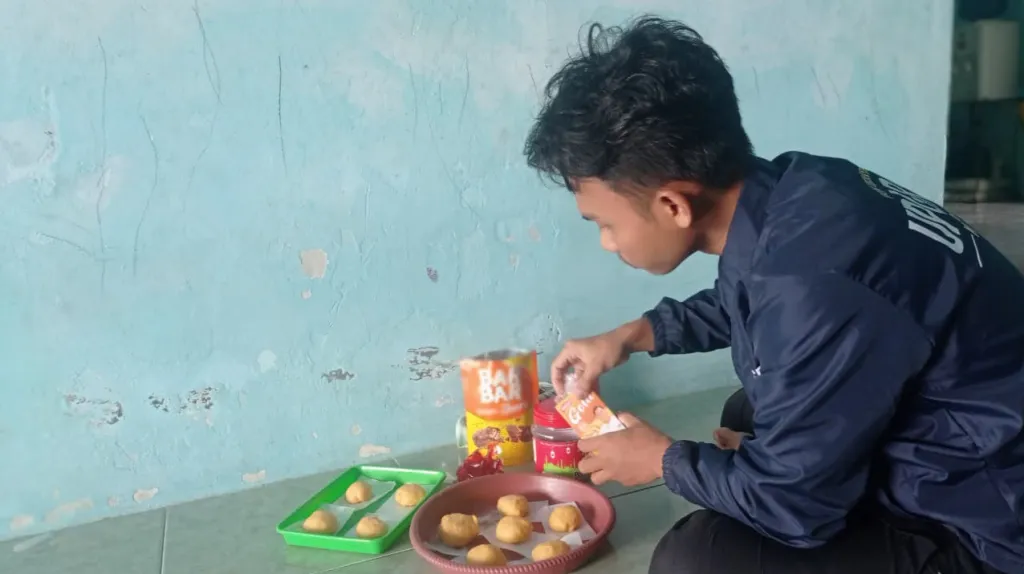 Mahasiswa KKN UPGRIS Dorong Penguatan UMKM melalui Pelatihan Pembuatan Donat