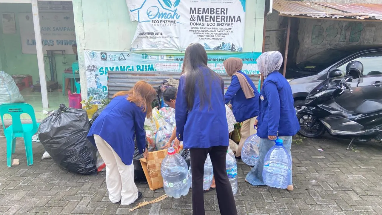 Dari Sampah Jadi Tabungan, Aksi Nyata Mahasiswa UNY di Bank Sampah Lintas Winongo untuk Mendukung SDGs 11