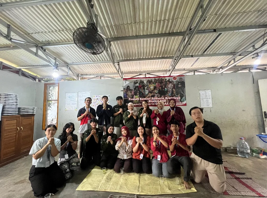 Mahasiswa Vokasi Undip Ajak Anak-Anak Rumah Belajar Brotojoyo Belajar dan Bermain Bersama Lewat Program CSR CV. Squad Trans Ponorogo Mahasiswa Vokasi Undip Ajak Anak-Anak Rumah Belajar Brotojoyo Belajar dan Bermain Bersama Lewat Program CSR CV. Squad Trans Ponorogo