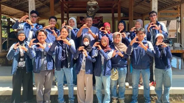Lurah Desa Sukorejo dan Mahasiswa KKN Tematik IDBU 42 Universitas Diponegoro