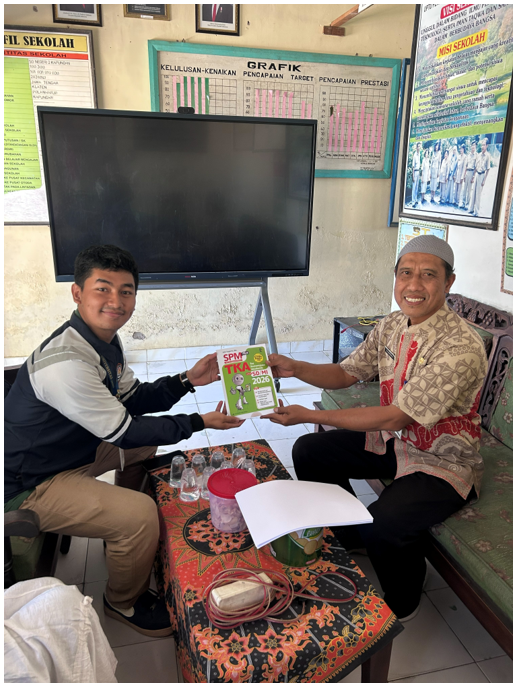 Serah terima Buku TKA Erlangga SD dan Google Drive Pembinaan Olimpiade Matematika