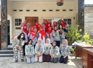 KKN UPGRIS Dukung Kegiatan Posyandu Balita, Remaja, dan Lansia di Desa Kembangarum