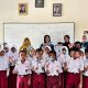 Foto Bersama Setelah Pembuatan Kincir Angin dari Origami